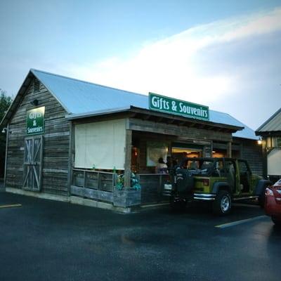 The original gift shop area is now the 3rd dining area. Shop is now outside.