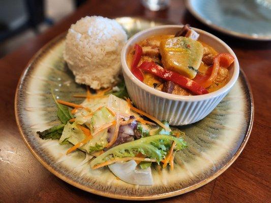 Pumpkin curry with pork belly and white rice