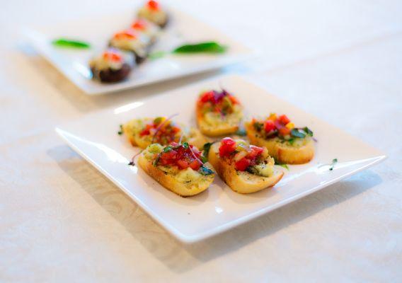 Appetizer Bites Tomato Basil Bruschetta w/ Balsamic Drizzle