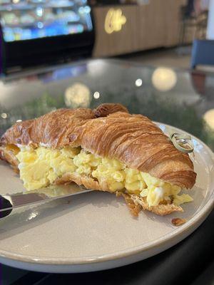 White Truffle Egg & Cheddar Croissant