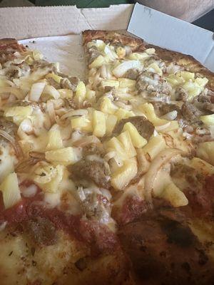 Build your own pizza; pineapple and meatball with onion