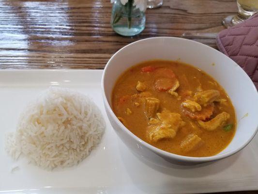 Yellow curry with chicken