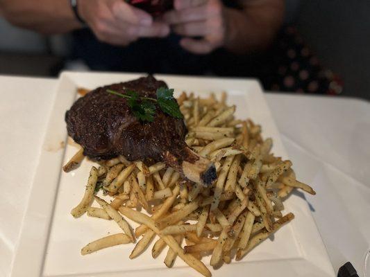 20oz bone in rib-eye and frittes