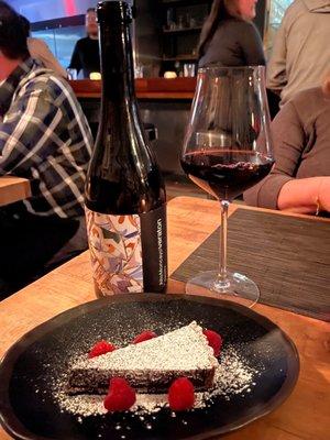 Chocolate torte with raspberries