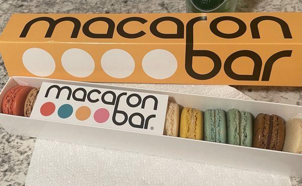 12 Piece Macarons Box