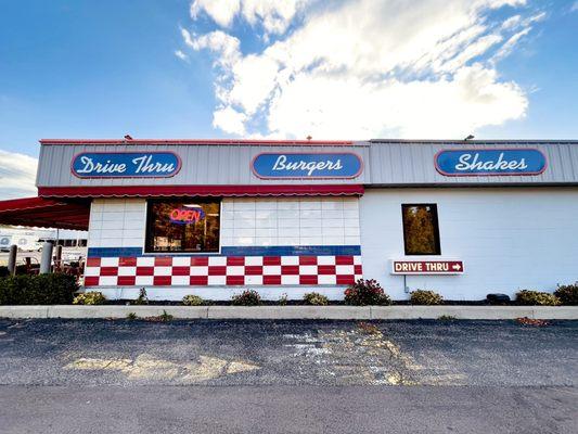 Exterior of Fifties Grill.