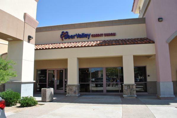 Front entrance to Deer Valley Credit Union Arrowhead Branch.