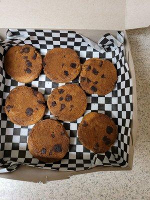 Looks like some burnt cookies to me, idc I'd Uber eats delivered them. You guys still baked them ‍‍