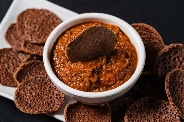 Baked blend of spinach, cabbage, zucchini, carrots and a roasted Ethiopian garlic sauce simmered in olive oil with crispy gluten free injera