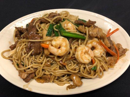 Combination Lo Mein (Chicken, Beef, Shrimp)