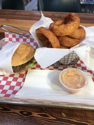 Hamburger with onion rings