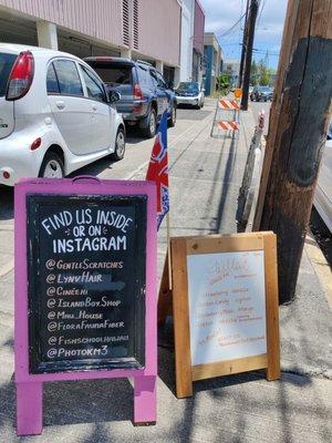 Look for these sidewalk signs on Kamani Street, between Halekauwila Street and Auahi Street