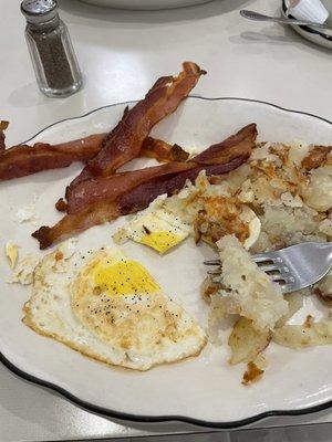 2 Eggs bacon and home fries