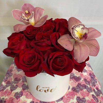 Red roses and orchid