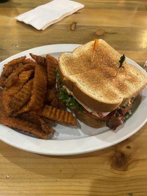 Club sandwich sweet potato fries