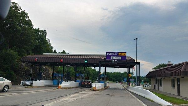 New York State Thruway entrance at Saugerties