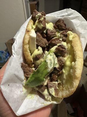 Carne asada arepa