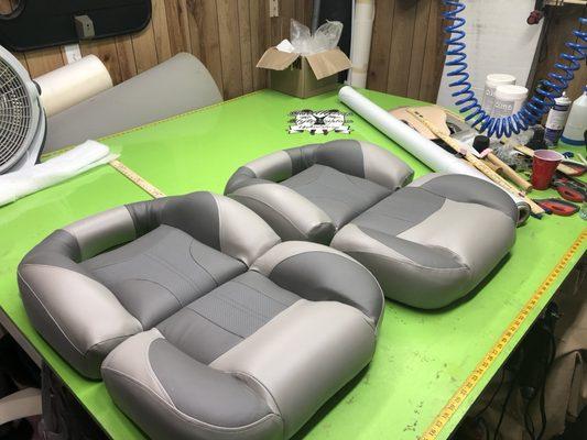 Bass boat seats