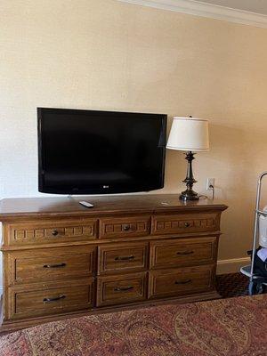 40" flatscreen TV