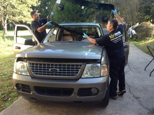 Setting new windshield