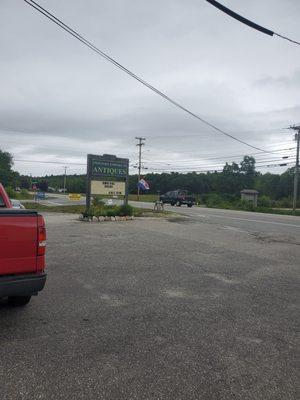 Located on Hwy 1 (frontage road to 295) in Freeport. One of 4 antique stores on this road.