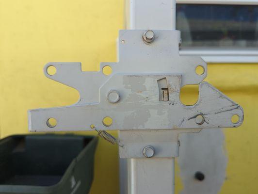 Latch upsidedown