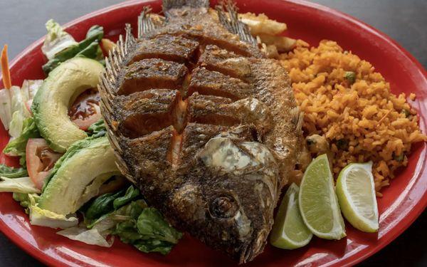 Mojarra frita!
fried Tilapia