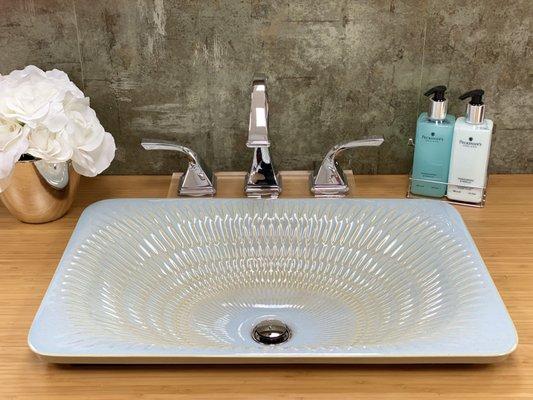 Showroom - Artisanal sink with hand carved texture