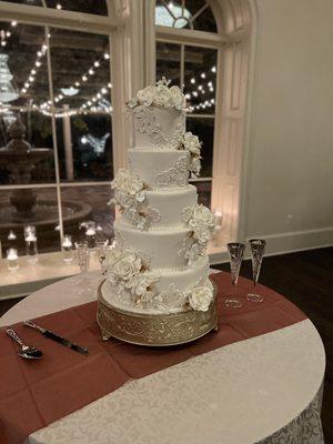 Wedding and groom's cake