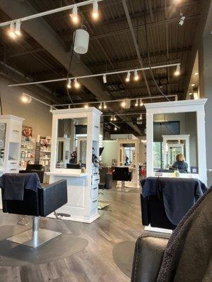 Izzazu Salon, Spa & Blowout Bar - North