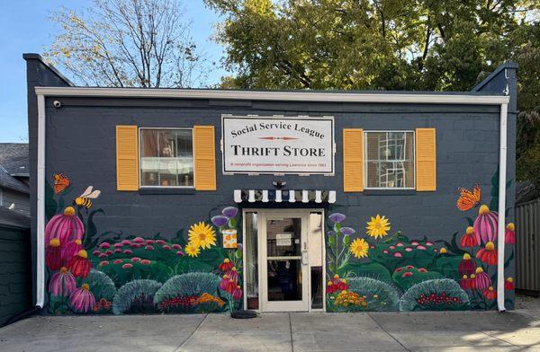 Entrance to the store - in the alleyway off of 9th St. - right behind the Marriott. Downtown Lawrence, KS