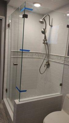 Frameless shower enclosure