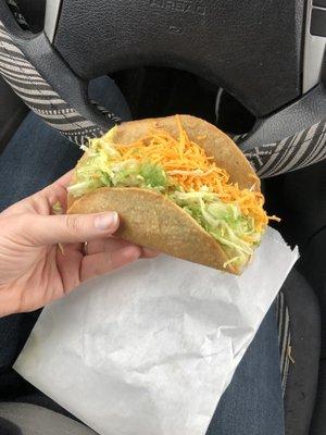 Am I supposed to be able to eat this without making a mess? What kind of taco shell is that