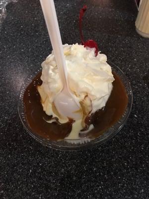 Caramel ice cream sundae