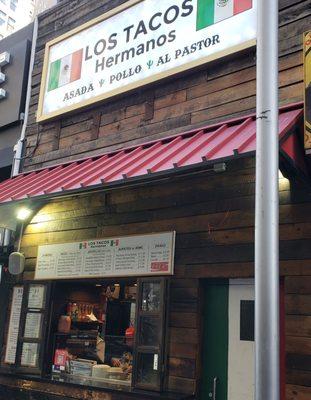 Los Tacos Hermanos Facade