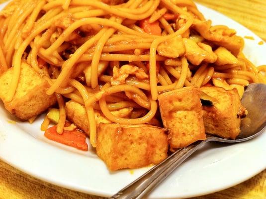 Mee Goreng: "Indian-style" Stir-Fried Noodles with Chicken, Tofu, Egg, Carrots & Onions.