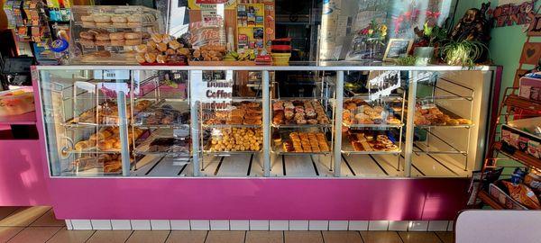 Display Cases (02/15/24). #DonutStar #HighlandPark #LosAngeles #Donuts