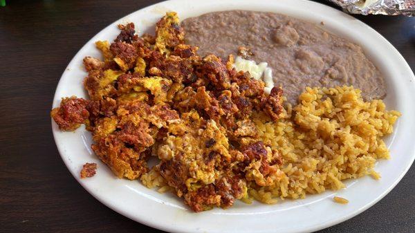 Huevos con chorizo