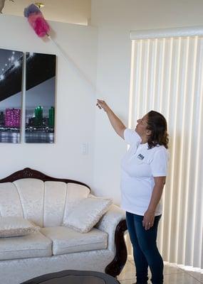 One of the PRO Housekeepers dusting a customer's lovely home.