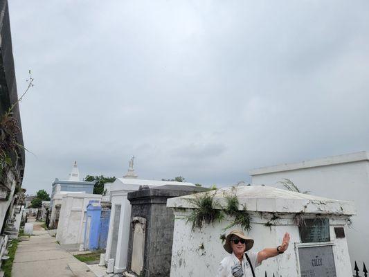 St louis cemetery #1 w/tour guide Denise