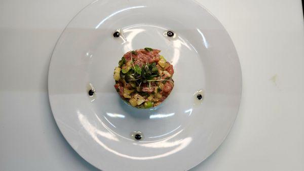 Ensalada de Aguacate with tuna tartare add on.