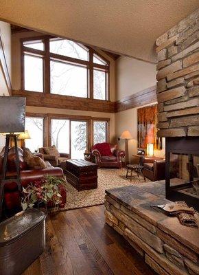 Cabin living room with lofty ceilings and warm finishes