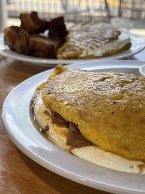 Cachapa con carne mechada