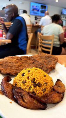 Bistec empanizado, arroz con gandules and maduros