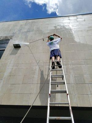 Pressure Washing the Wilmington Police Department. Aqua Pressure Power Washing.