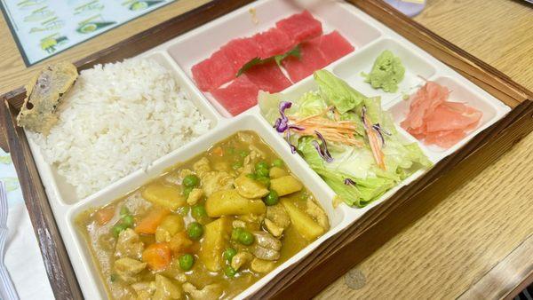 Dinner 2 item bento box.. chicken curry & sashimi