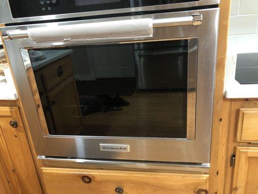 Two different heights on backsplash on each side of oven.