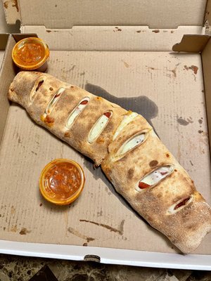 Pepperoni calzone. Huge!!