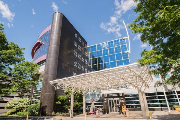 Connecticut Children's Medical Center entrance on Washington Street.