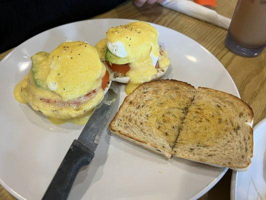 Avocado Benedict & toast